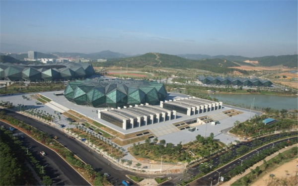 深圳大運(yùn)中心清水建筑